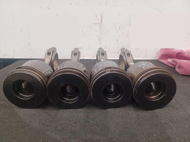 bontott FORD FOCUS I Dugattyú