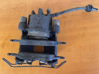 bontott FORD FOCUS I Jobb első Féknyereg Munkahengerrel