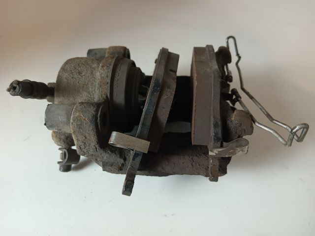 bontott FORD FOCUS I Jobb első Féknyereg Munkahengerrel