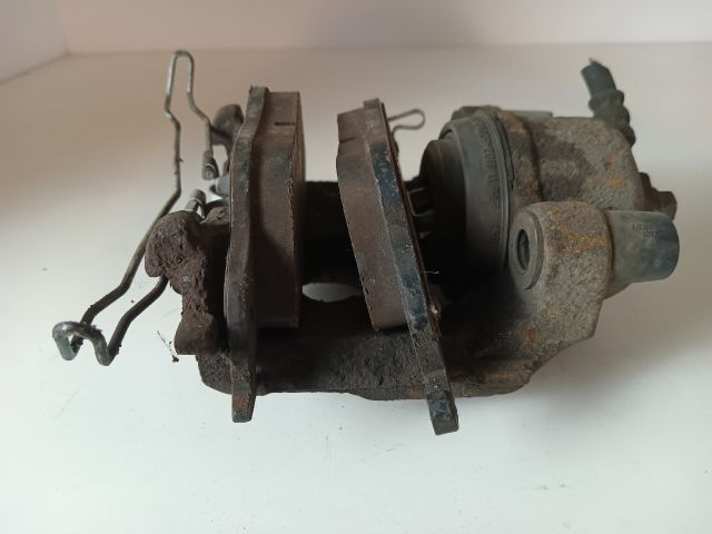 bontott FORD FOCUS I Jobb első Féknyereg Munkahengerrel