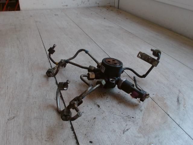 bontott FORD FOCUS I Közösnyomócső