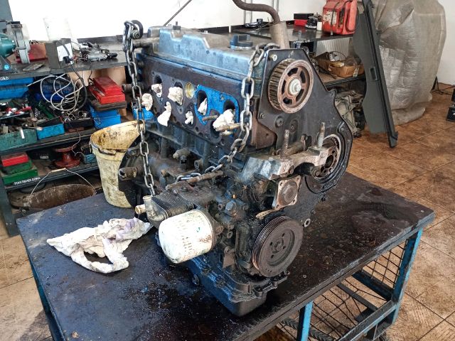 bontott FORD FOCUS I Motor (Fűzött blokk hengerfejjel)