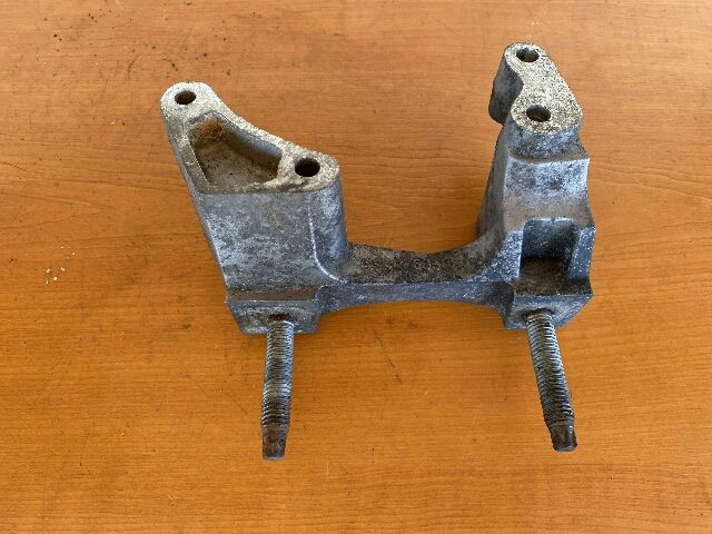 bontott FORD FOCUS I Motor Tartó Bak (Fém)