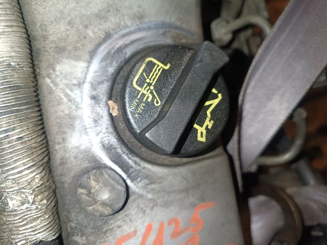 bontott FORD FOCUS I Olajbeöntő Sapka