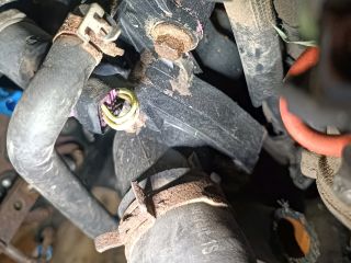 bontott FORD FOCUS I Termosztátház