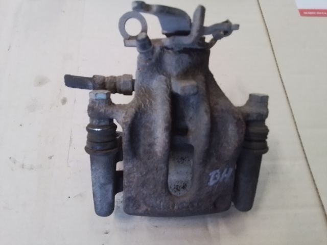 bontott FORD FOCUS I Bal hátsó Féknyereg Munkahengerrel