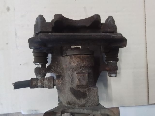 bontott FORD FOCUS I Bal hátsó Féknyereg Munkahengerrel