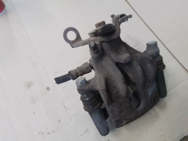 bontott FORD FOCUS I Bal hátsó Féknyereg Munkahengerrel