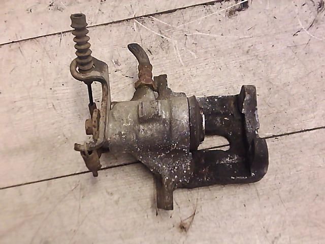 bontott FORD FOCUS I Bal hátsó Féknyereg Munkahengerrel