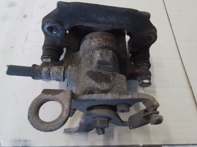 bontott FORD FOCUS I Bal hátsó Féknyereg Munkahengerrel