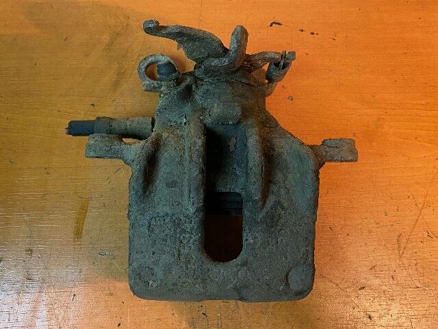 bontott FORD FOCUS I Bal hátsó Féknyereg Munkahengerrel