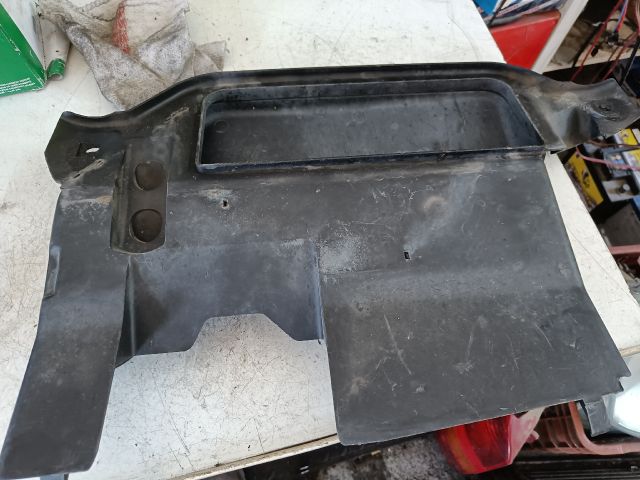 bontott FORD FOCUS I Felső Motorburkolat