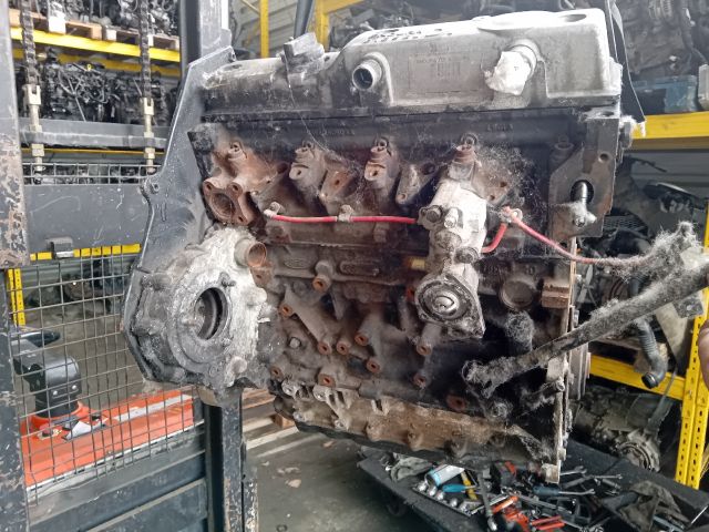 bontott FORD FOCUS I Motor (Fűzött blokk hengerfejjel)