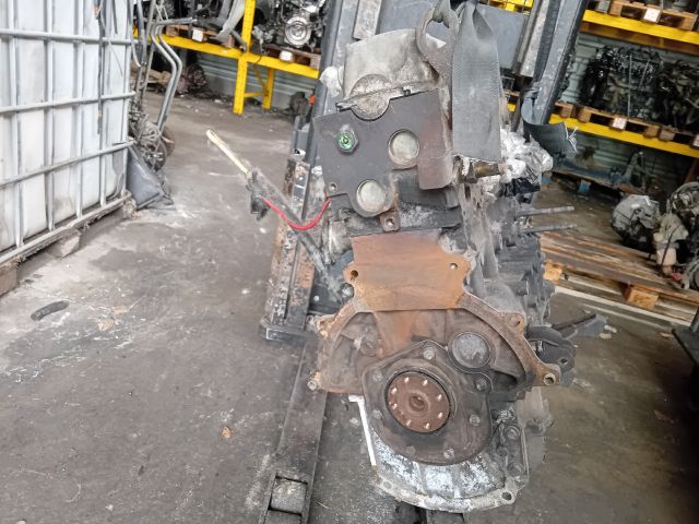 bontott FORD FOCUS I Motor (Fűzött blokk hengerfejjel)