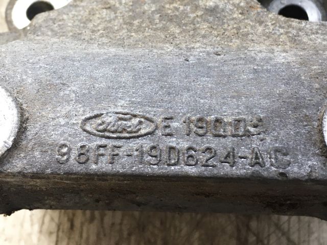 bontott FORD FOCUS I Motor Tartó Bak Bal