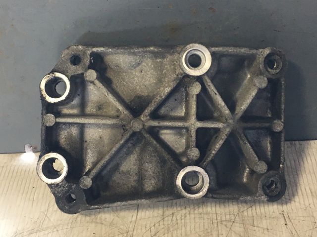 bontott FORD FOCUS I Motor Tartó Bak Bal