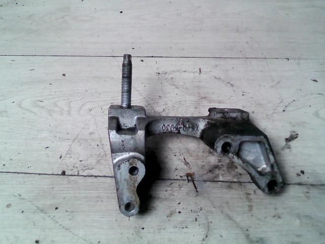 bontott FORD FOCUS I Motor Tartó Bak (Fém)