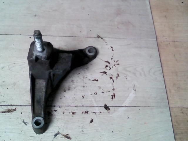 bontott FORD FOCUS I Váltó Tartó Bak (Pozíciófüggetlen)