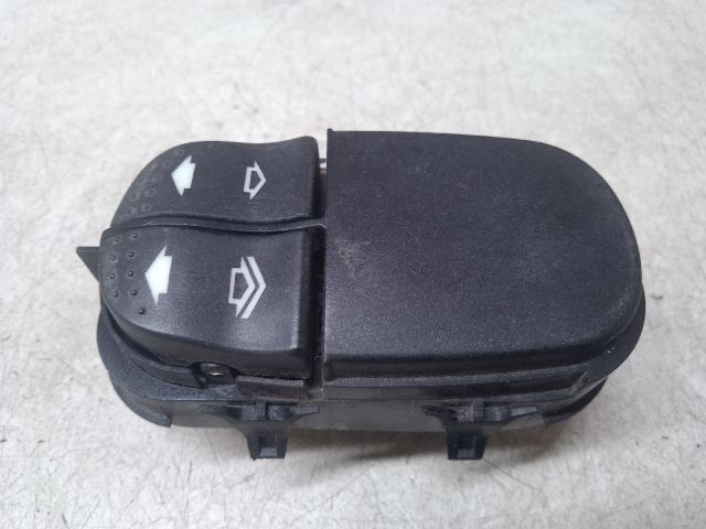 bontott FORD FOCUS I Ablakemelő Kapcsoló Négyes / Kettes