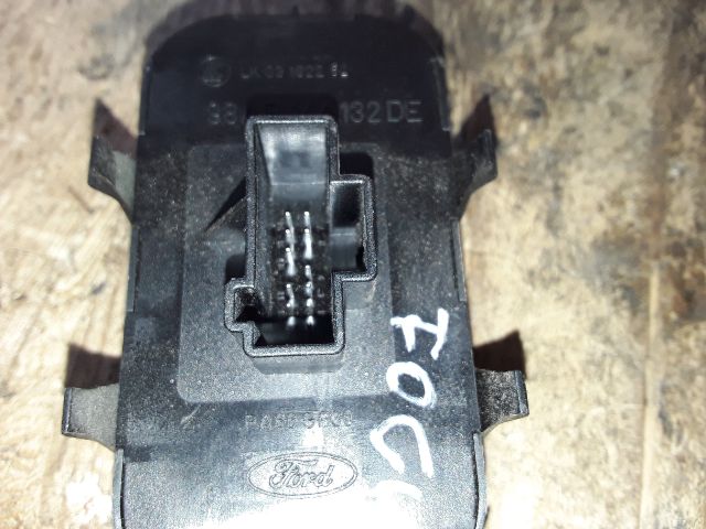 bontott FORD FOCUS I Ablakemelő Kapcsoló Négyes / Kettes