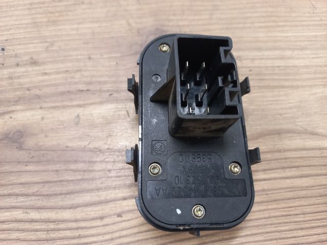 bontott FORD FOCUS I Ablakemelő Kapcsoló Négyes / Kettes