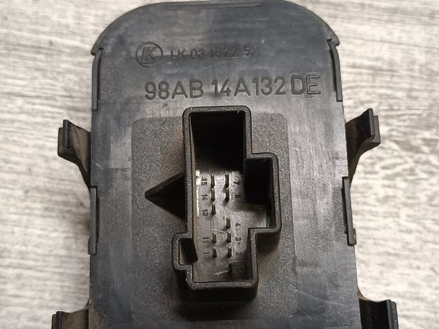 bontott FORD FOCUS I Ablakemelő Kapcsoló Négyes / Kettes