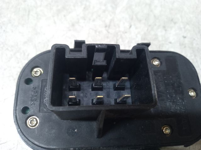 bontott FORD FOCUS I Ablakemelő Kapcsoló Négyes / Kettes