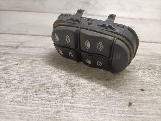 bontott FORD FOCUS I Ablakemelő Kapcsoló Négyes / Kettes