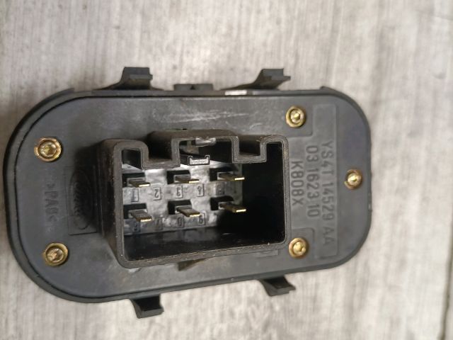 bontott FORD FOCUS I Ablakemelő Kapcsoló Négyes / Kettes