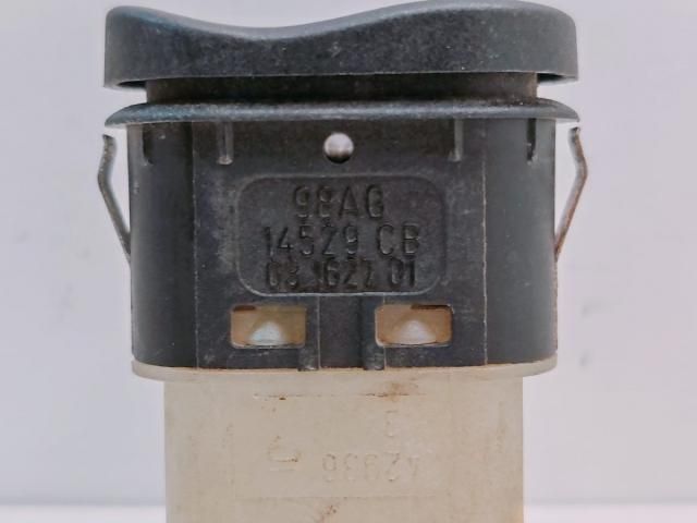 bontott FORD FOCUS I Ablakemelő Kapcsoló Négyes / Kettes