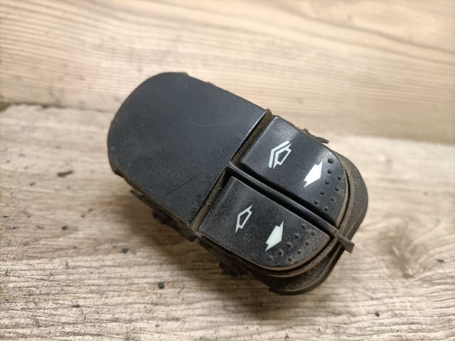bontott FORD FOCUS I Ablakemelő Kapcsoló Négyes / Kettes