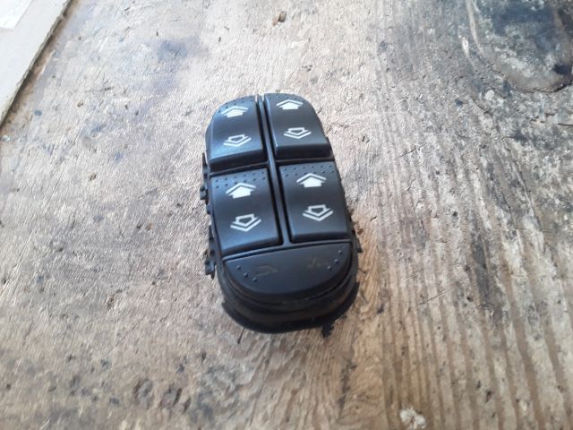 bontott FORD FOCUS I Ablakemelő Kapcsoló Négyes / Kettes