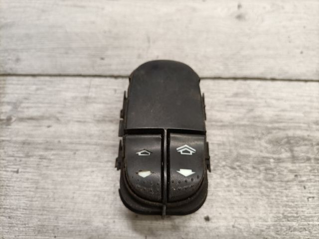 bontott FORD FOCUS I Ablakemelő Kapcsoló Négyes / Kettes