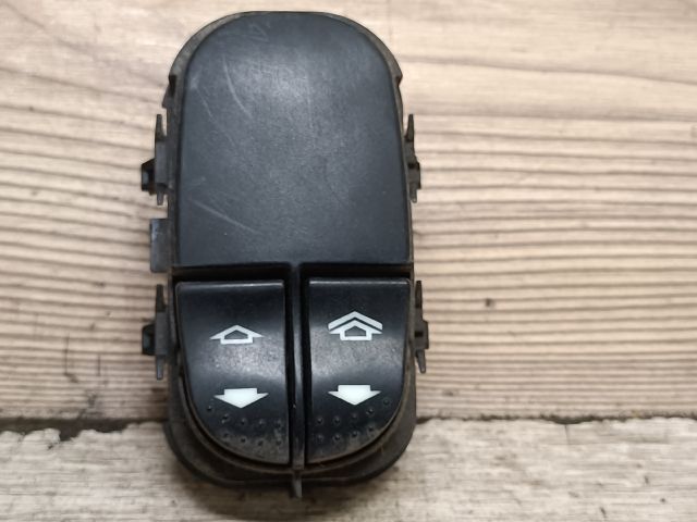 bontott FORD FOCUS I Ablakemelő Kapcsoló Négyes / Kettes