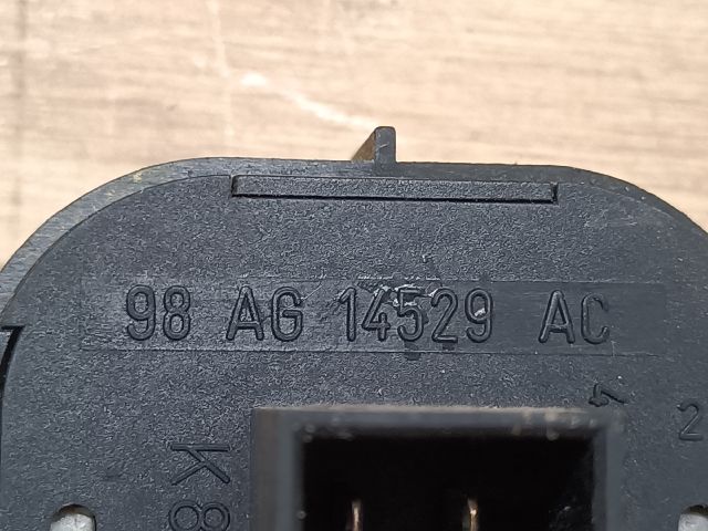 bontott FORD FOCUS I Ablakemelő Kapcsoló Négyes / Kettes