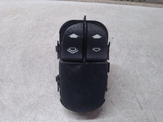 bontott FORD FOCUS I Ablakemelő Kapcsoló Négyes / Kettes