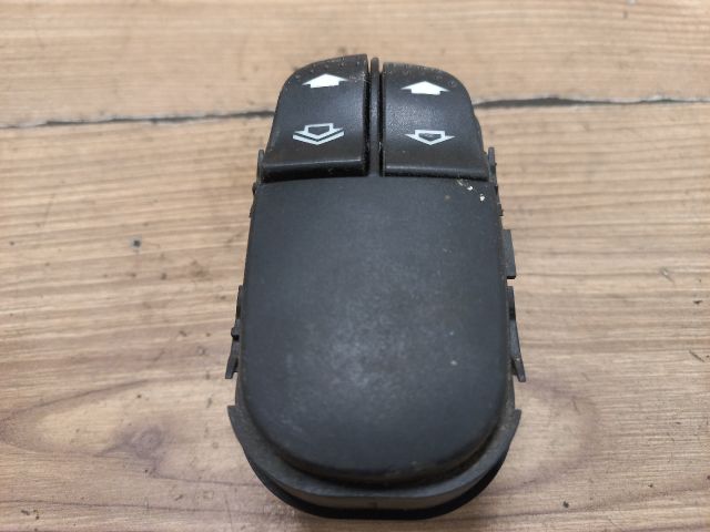 bontott FORD FOCUS I Ablakemelő Kapcsoló Négyes / Kettes
