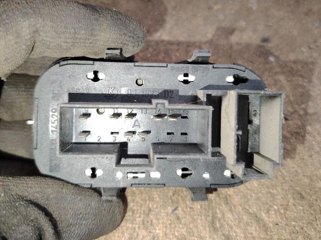 bontott FORD FOCUS I Ablakemelő Kapcsoló Négyes / Kettes