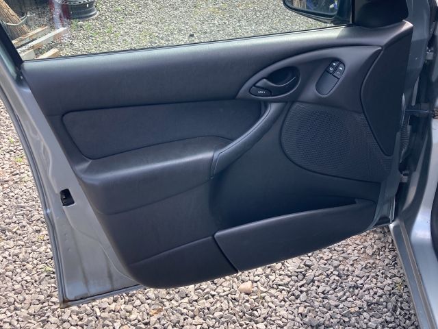 bontott FORD FOCUS I Bal C Oszlop Burkolat