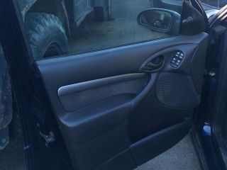 bontott FORD FOCUS I Bal C Oszlop Burkolat