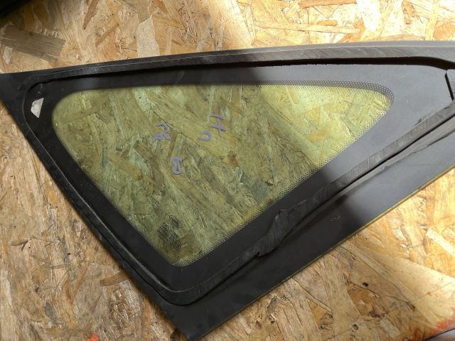 bontott FORD FOCUS I Bal C Oszlop Oldalablak Üveg