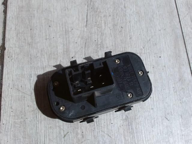 bontott FORD FOCUS I Bal első Ablakemelő Kapcsoló