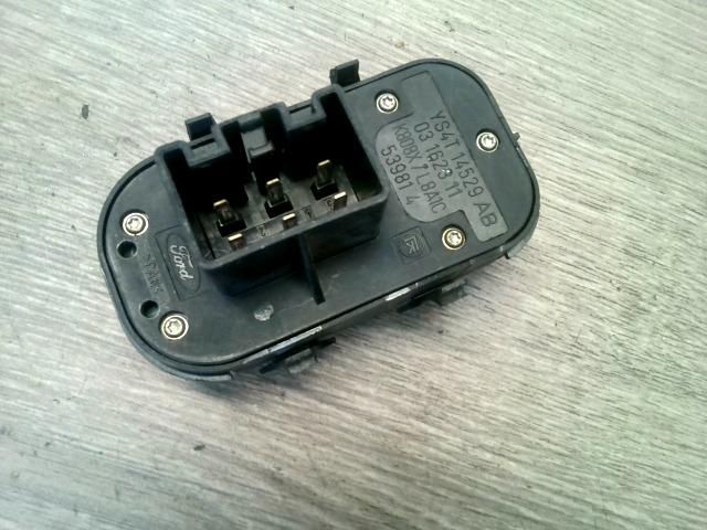 bontott FORD FOCUS I Bal első Ablakemelő Kapcsoló