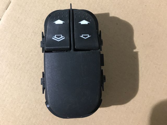 bontott FORD FOCUS I Bal első Ablakemelő Kapcsoló