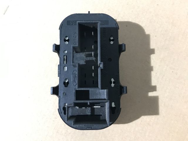 bontott FORD FOCUS I Bal első Ablakemelő Kapcsoló