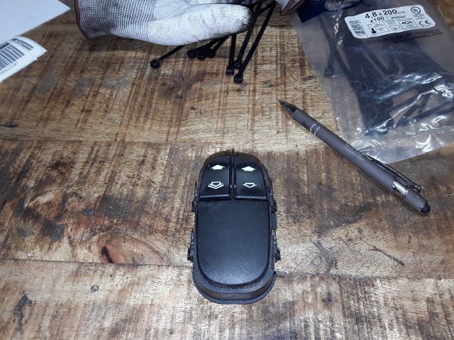 bontott FORD FOCUS I Bal első Ablakemelő Kapcsoló