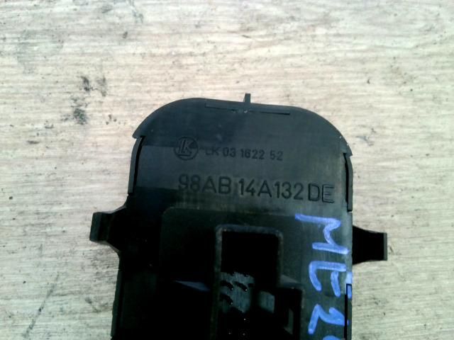 bontott FORD FOCUS I Bal első Ablakemelő Kapcsoló