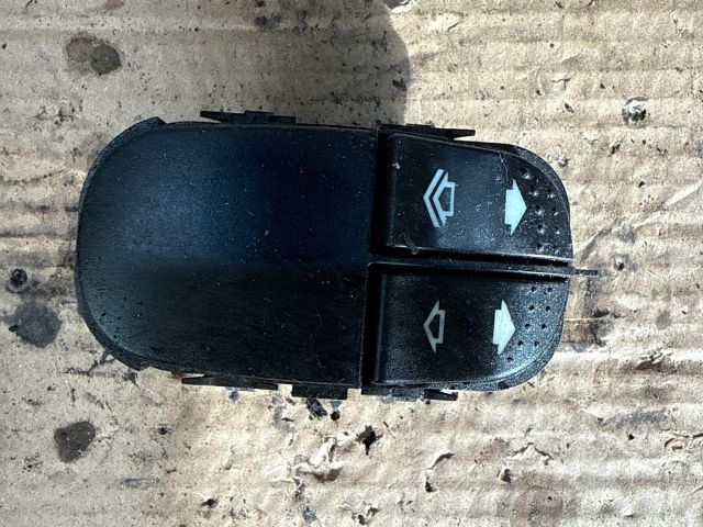 bontott FORD FOCUS I Bal első Ablakemelő Kapcsoló
