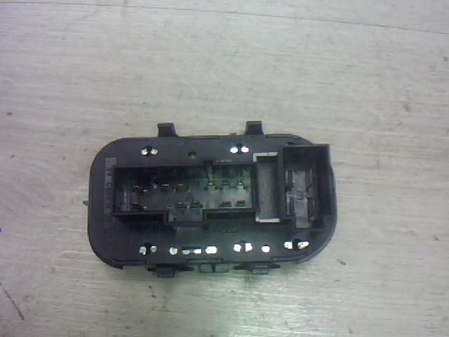 bontott FORD FOCUS I Bal első Ablakemelő Kapcsoló