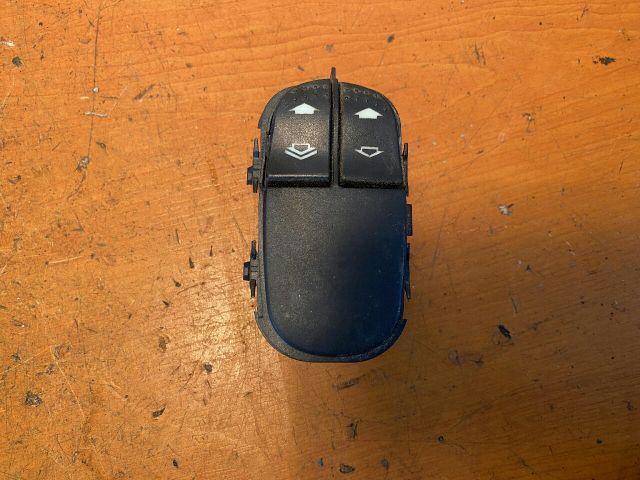 bontott FORD FOCUS I Bal első Ablakemelő Kapcsoló